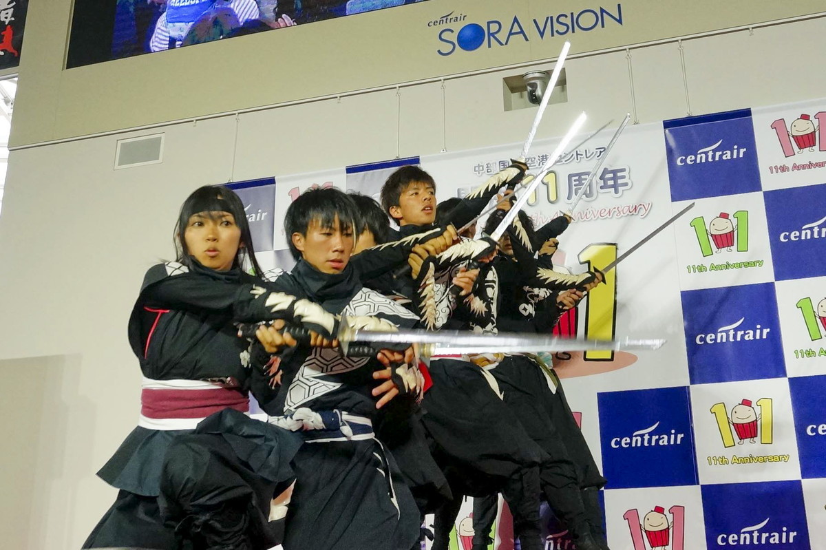 忍者隊控制了機場