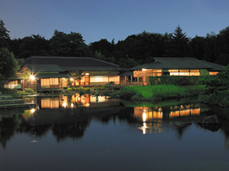 白鳥庭園