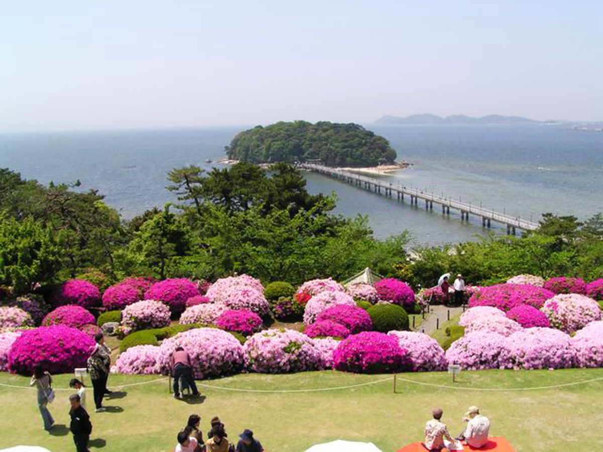 蒲郡クラシックホテル　つつじ×アールブリュット作品展