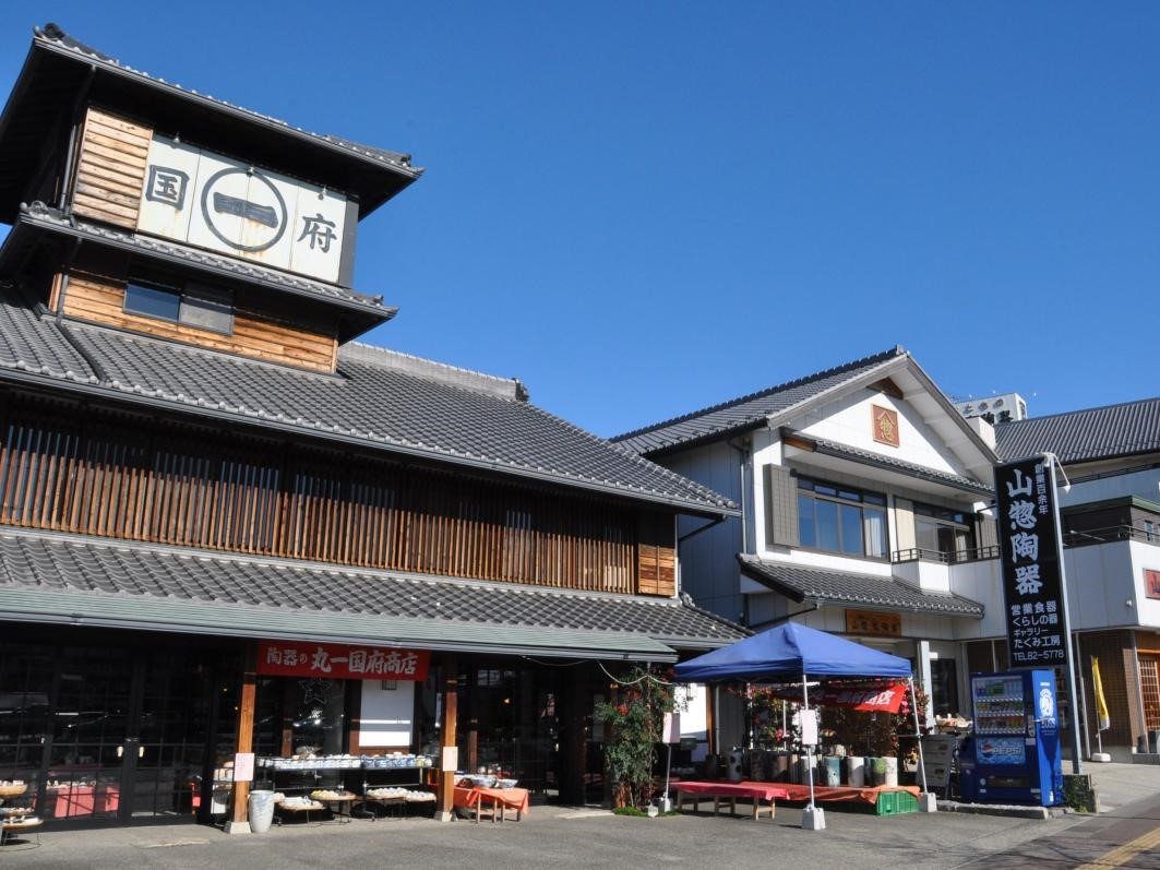 瀬戸川沿いせともの専門店街（中央通商店街）