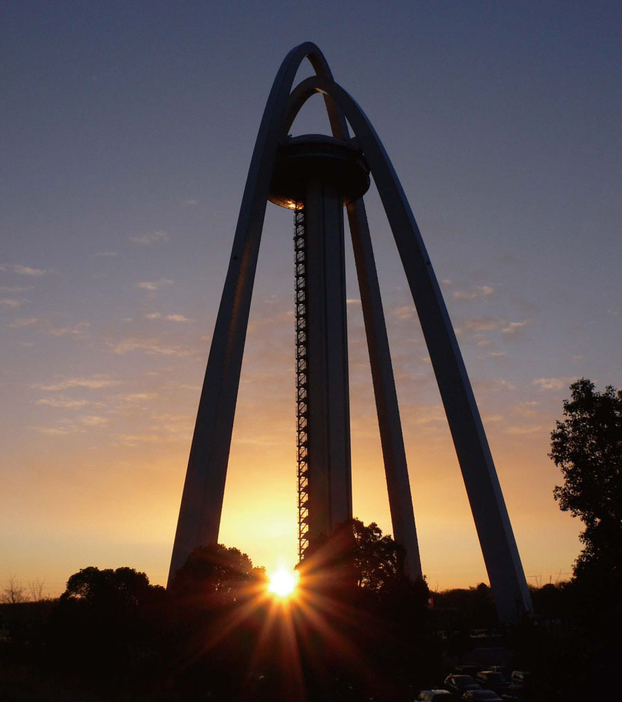 ツインアーチから初日の出を見よう！（１３８タワーパーク内）