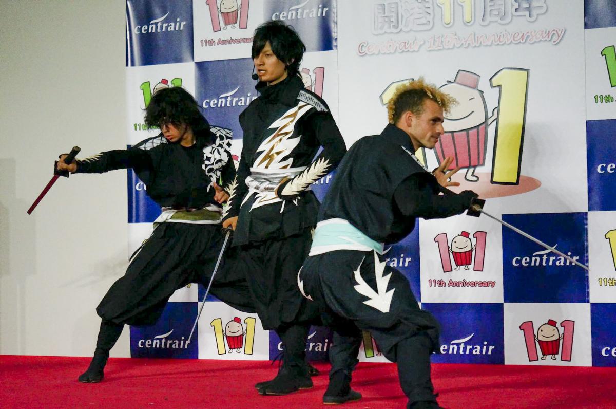 忍者队控制了机场