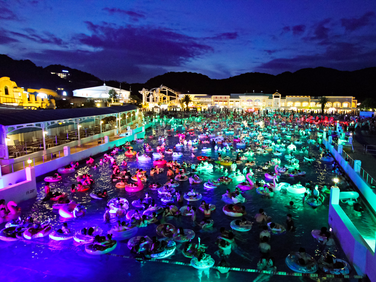 拉格娜登堡　夜间泳池