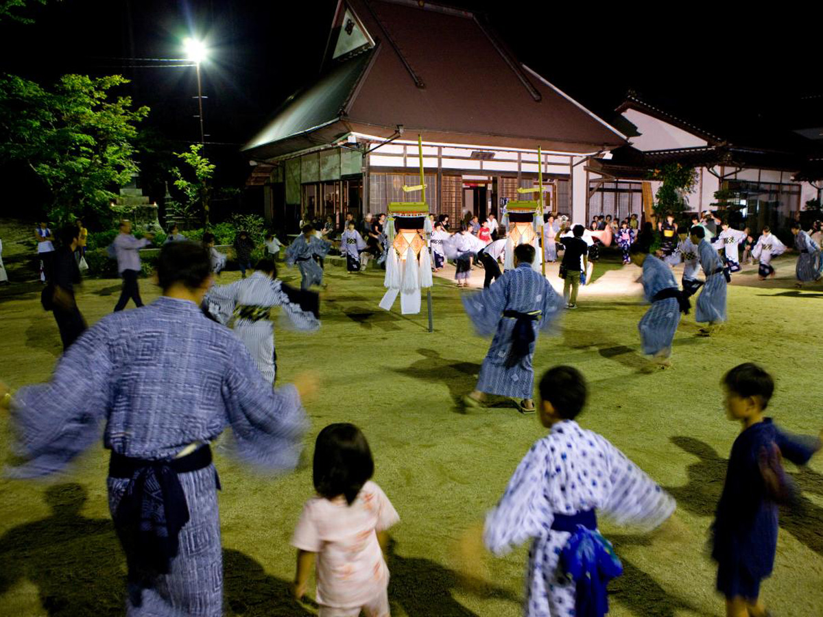 綾渡の夜念仏と盆踊