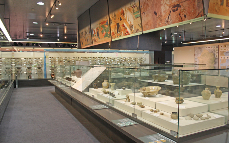 upload/recommend_course_languages/参观爱知县两大窑区之一，濑户市，拥有千年陶器、石器和陶瓷的历史和文化。濑户出产的陶器和陶瓷声名显赫，即使到了现在，所有窑中烧制的物品和陶瓷都被称为“濑户烧”或“濑户物”。观赏过后，也亲身体验一下吧!