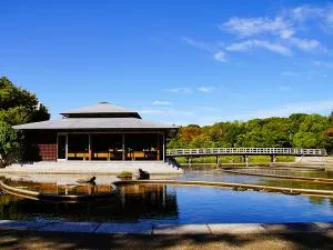 白鳥庭園