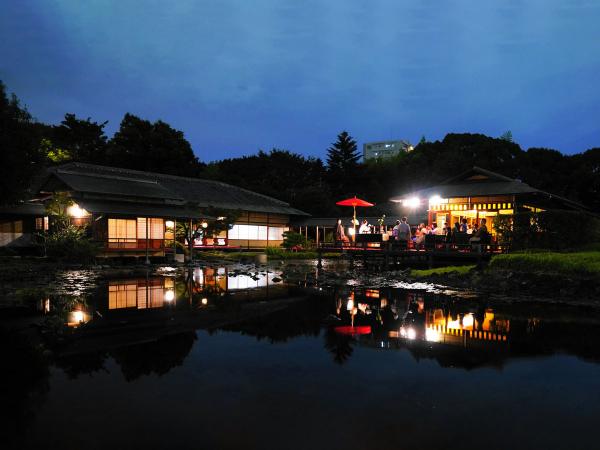 白鳥庭園 秋露祭