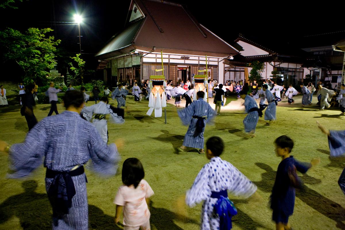 綾渡の夜念仏と盆踊