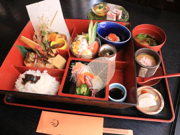 日本遺産のまち 瀬戸市を満喫！美食懐石ランチとろくろ体験コース
