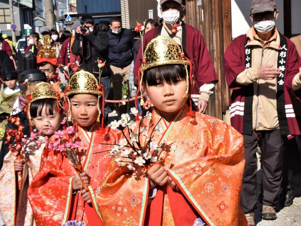 Hina Tour Through Ningyo Komichi Alley