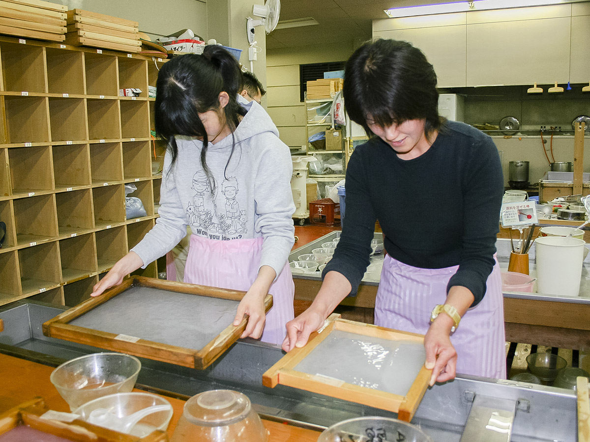Cherry Blossom and Autumn Leaves Together? Only in Aichi’s Obara! - Four-Seasons Cherry Blossoms &amp; Traditional Washi Paper