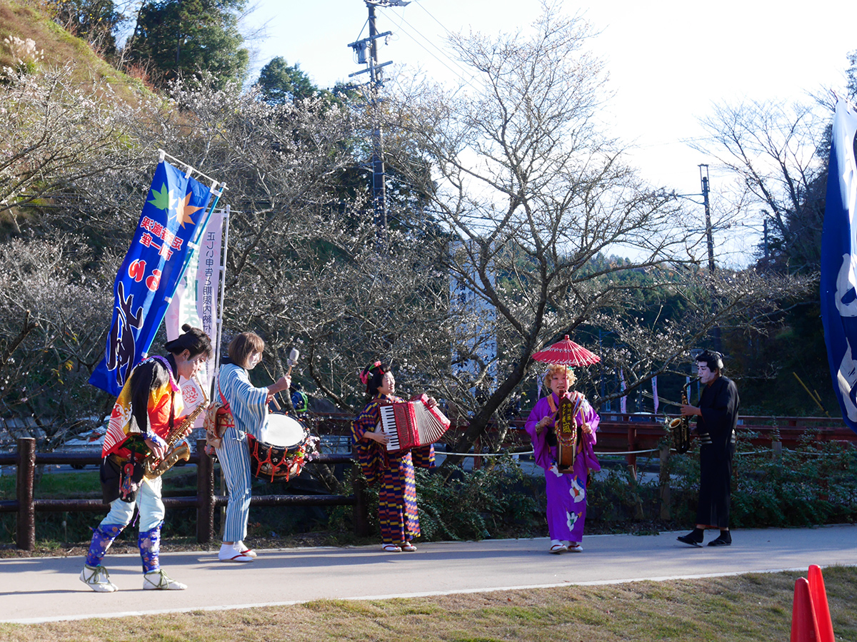 Cherry Blossom and Autumn Leaves Together? Only in Aichi’s Obara! - Four-Seasons Cherry Blossoms &amp; Traditional Washi Paper