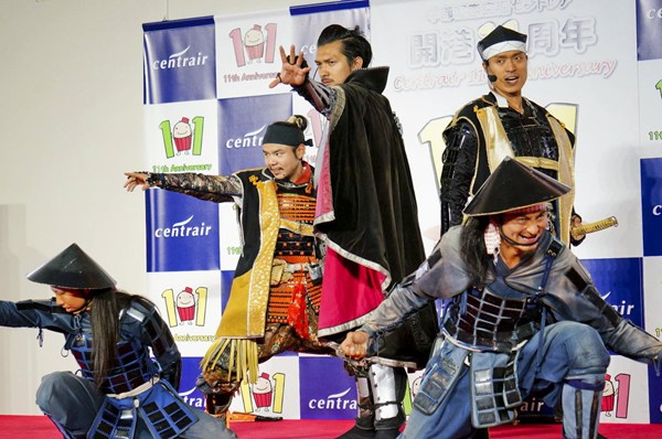 忍者隊控制了機場