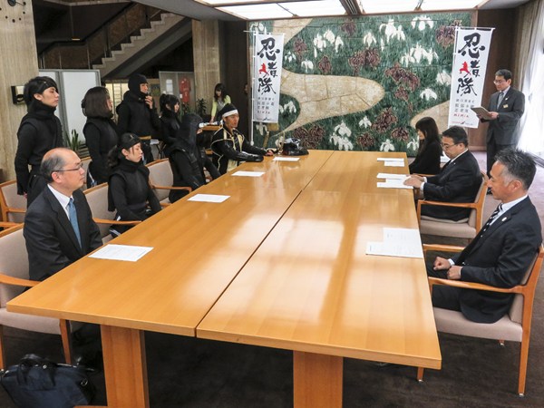 德川家康和服部半藏忍者隊拜訪縣知事  公佈新成員