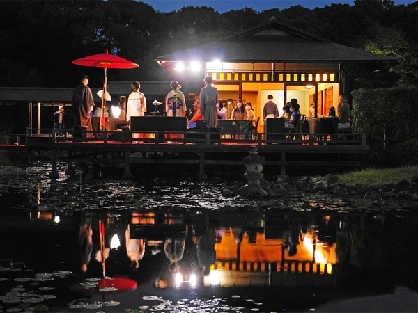 白鳥庭園　秋露祭