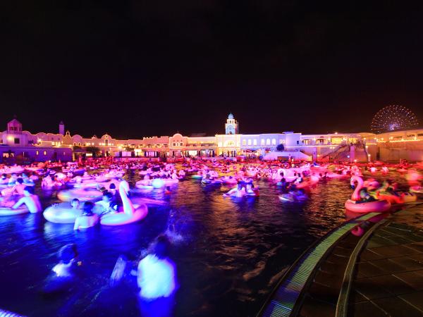 拉格娜登堡　夜間泳池