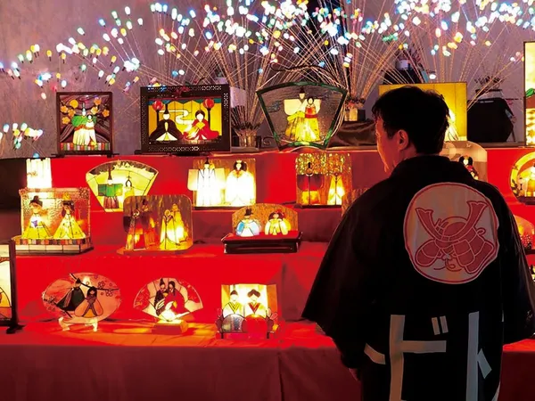 半田赤レンガ建物の桃の節句 ステンドグラスのおひな祭り展