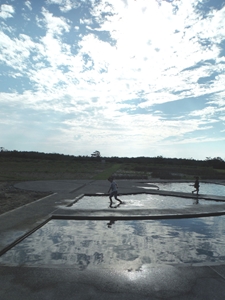 ④さららパーク外観（水の広場）