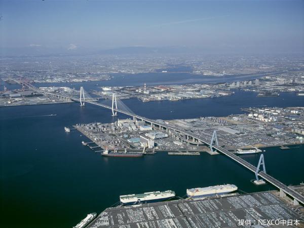 名港トリトン