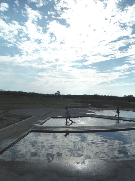 ④さららパーク外観（水の広場）
