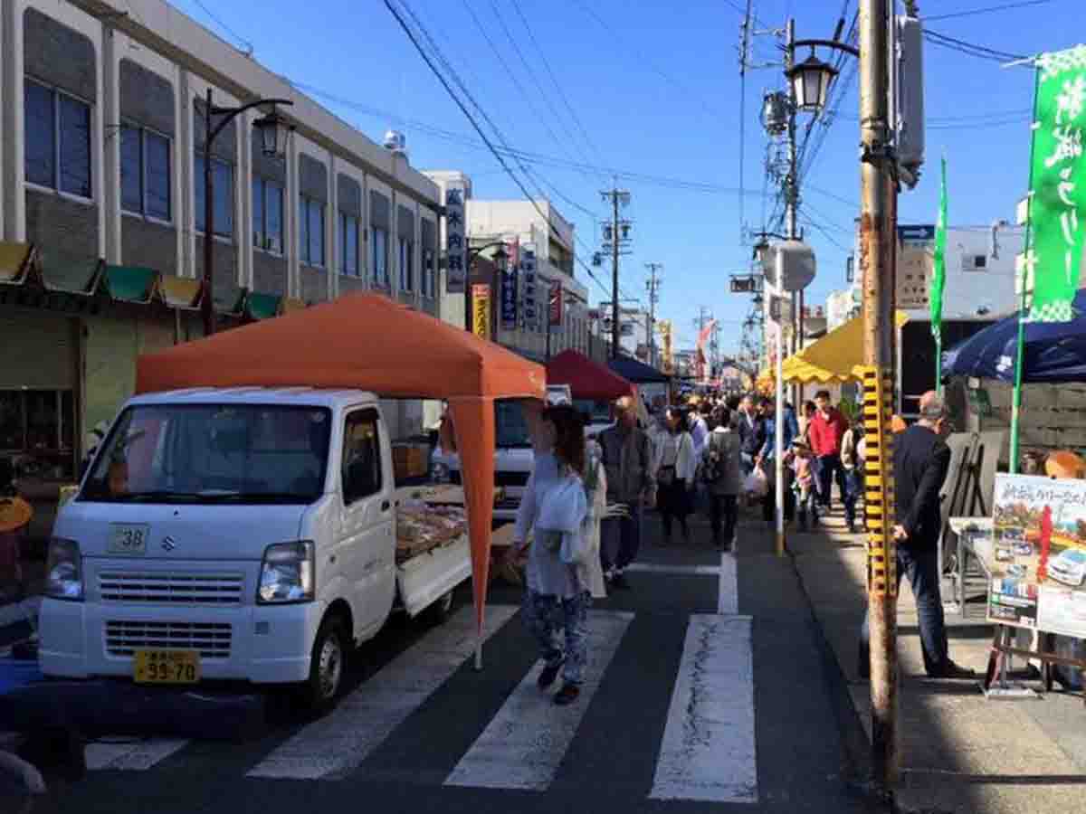 しんしろ軽トラ市のんほいルロット
