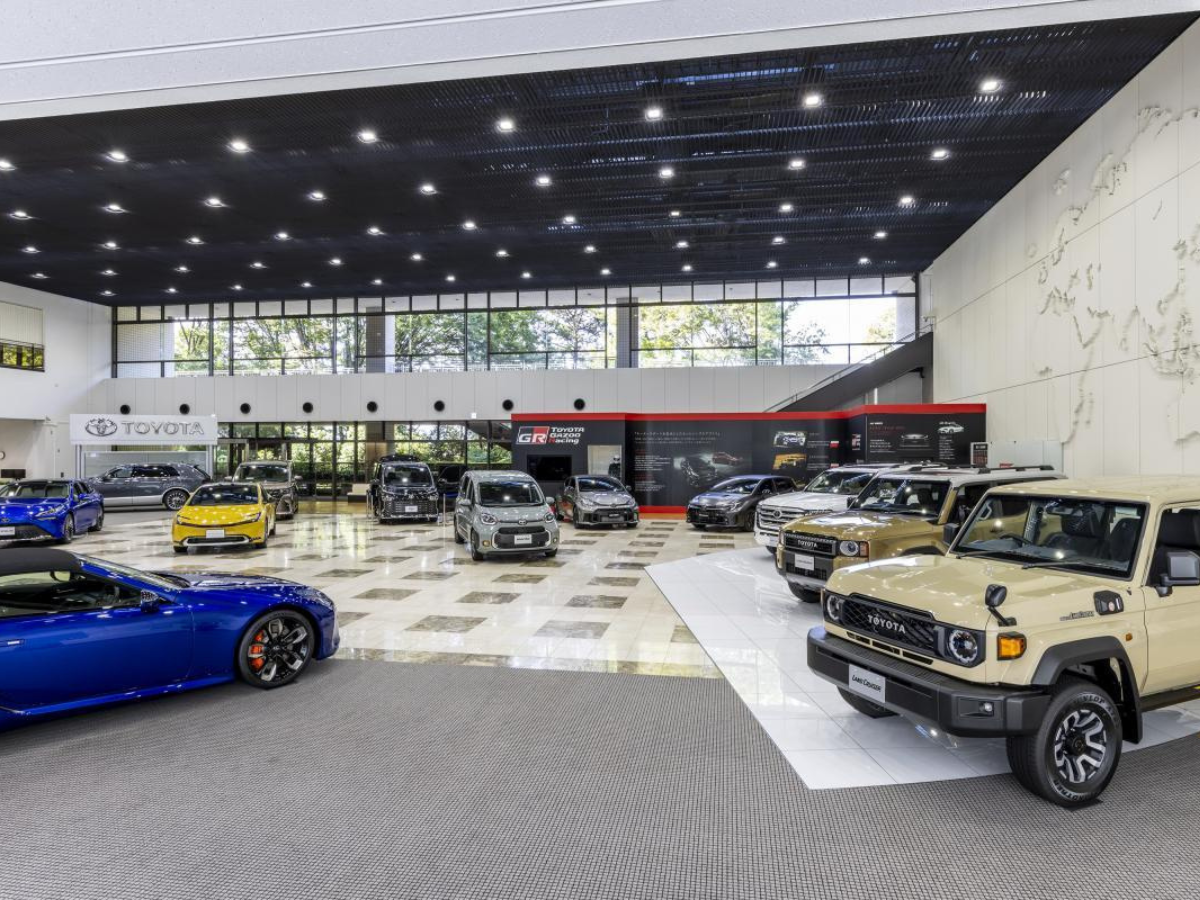 クルマの街から広がる知とアートの旅