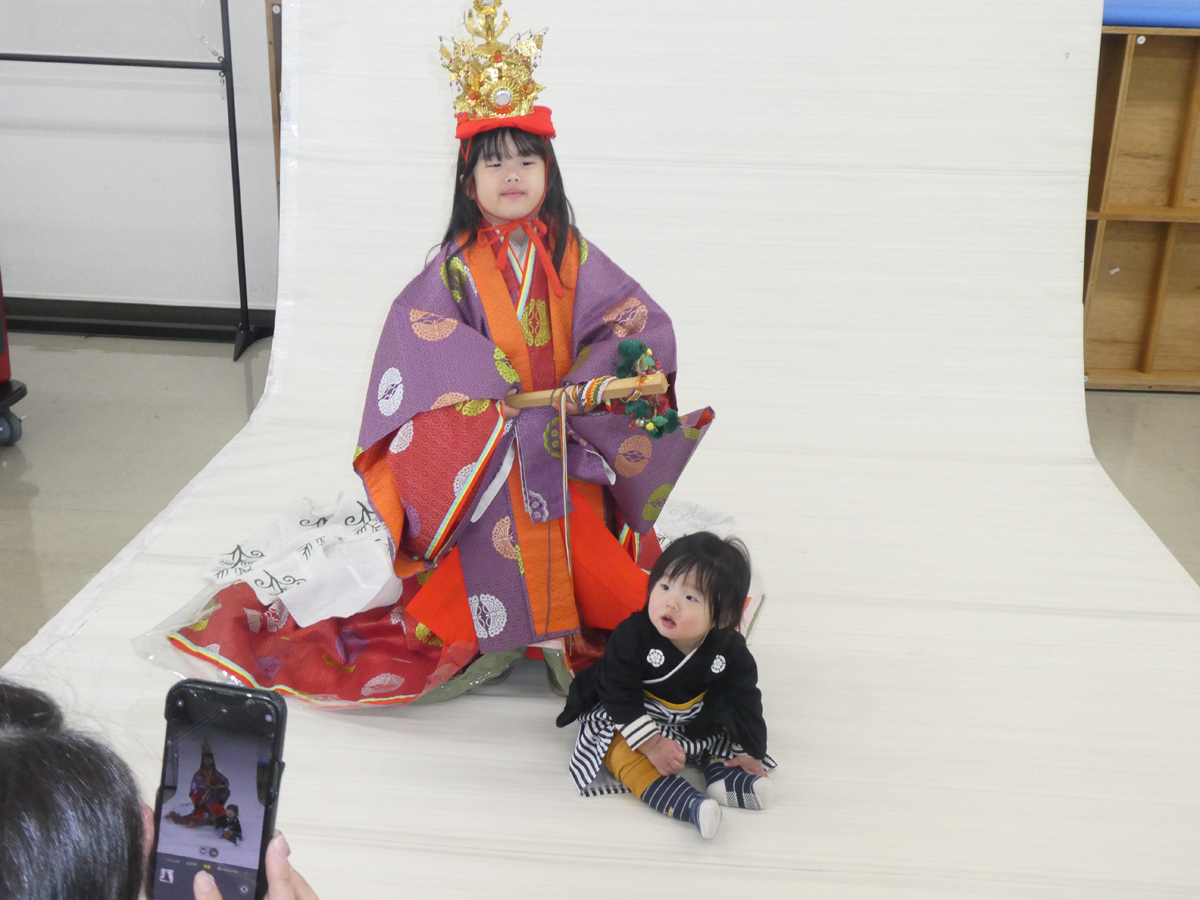 Hina Tour Through Ningyo Komichi Alley