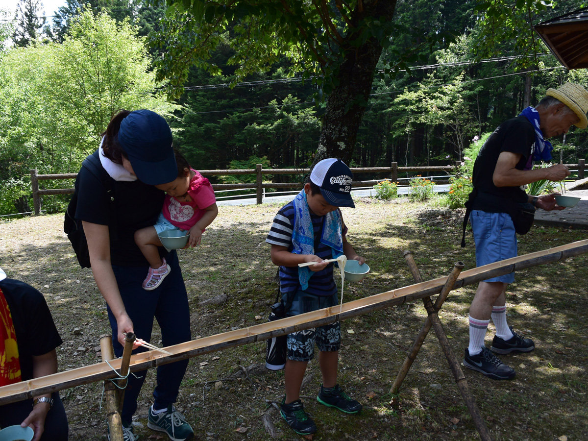 グリーンステージ花の木　山の大自然、夏休みは川遊びで大満喫！