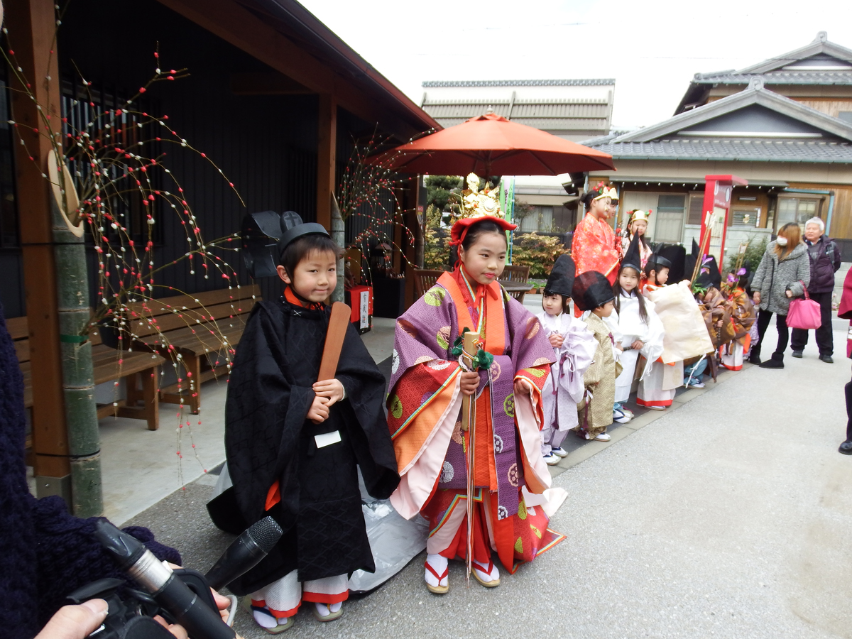 Hina Tour Through Ningyo Komichi Alley