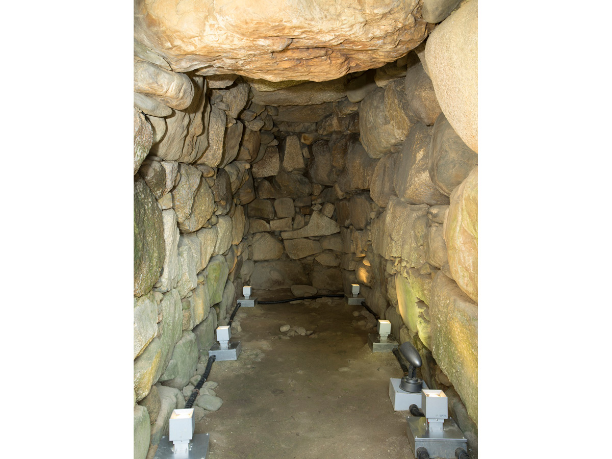 東谷山白鳥古墳（石室内）