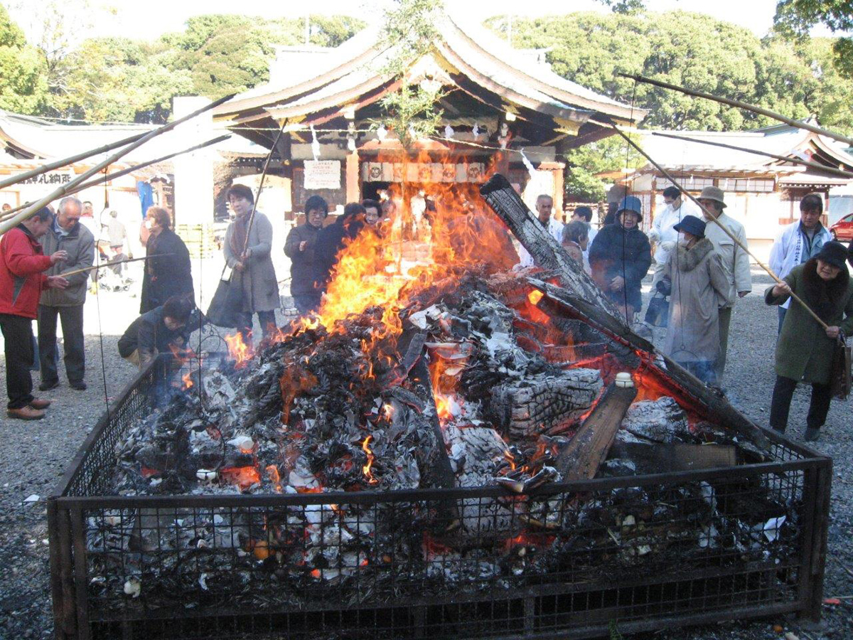 どんど焼き(真清田神社)