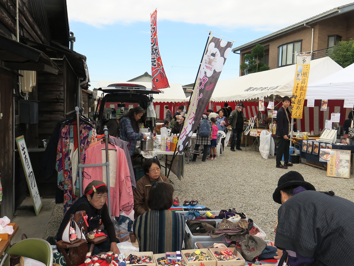 Hina Tour Through Ningyo Komichi Alley