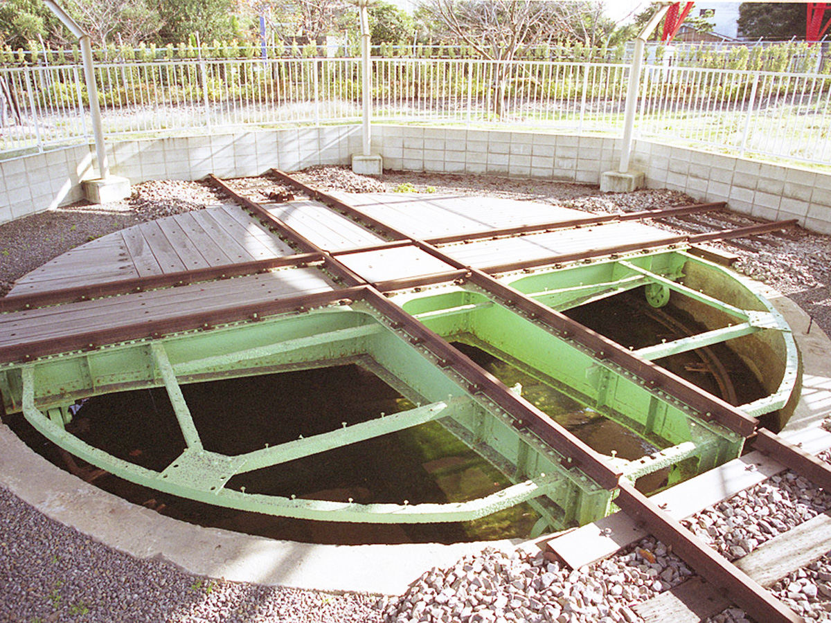 武豊町地域交流センター・旧国鉄武豊港駅転車台