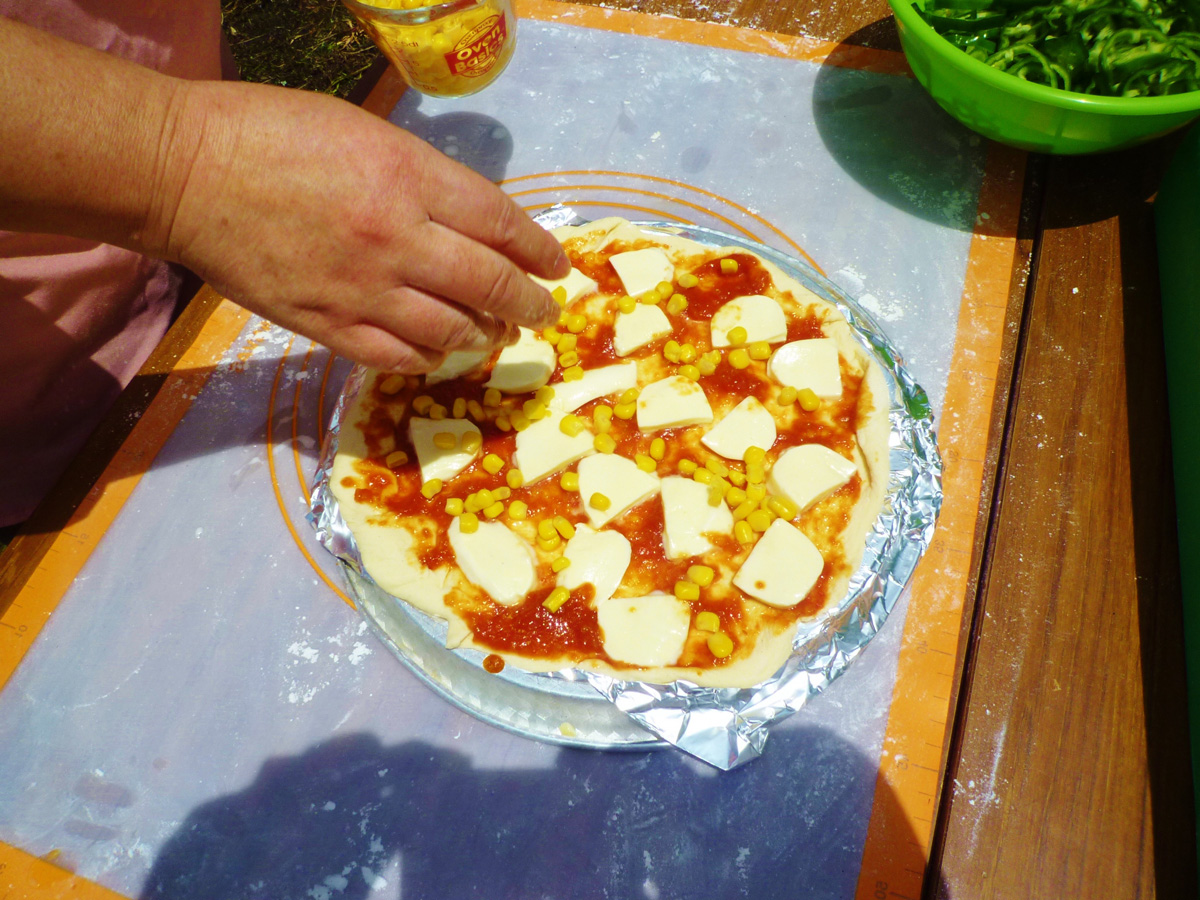 山里特製ピザ作り体験