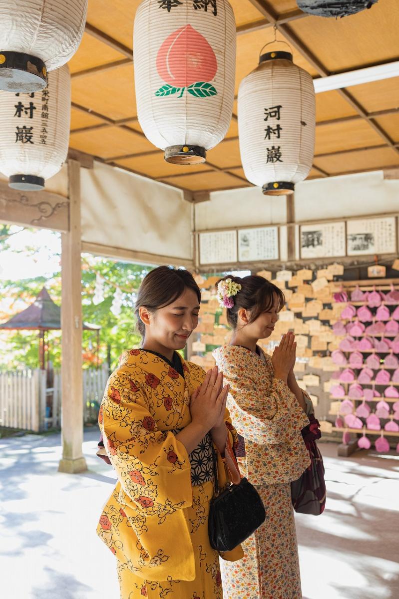 Momotaro Autumn Leaves Boat Tour