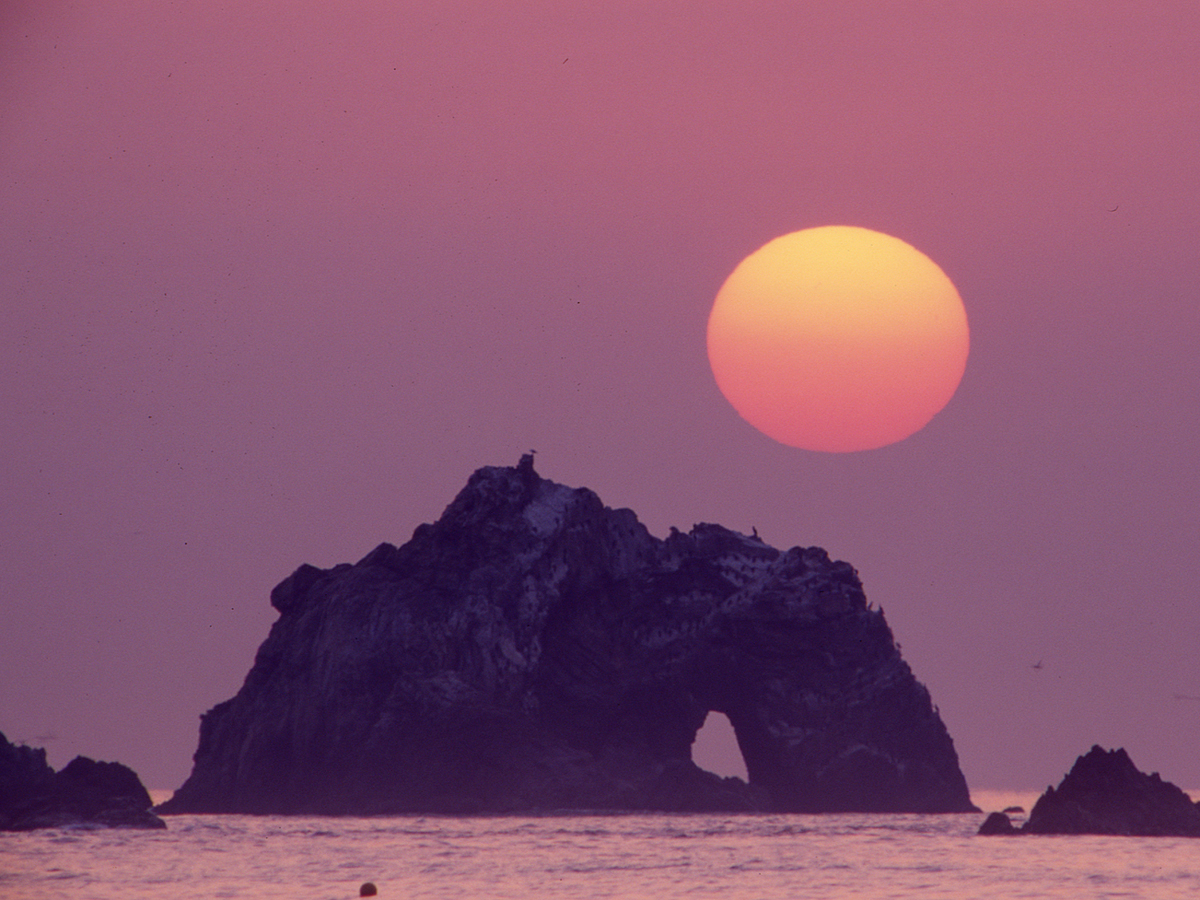 日出の石門（ひいのせきもん）