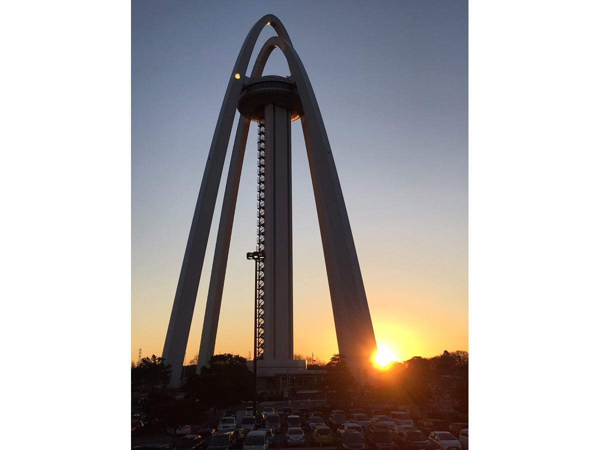 ツインアーチから初日