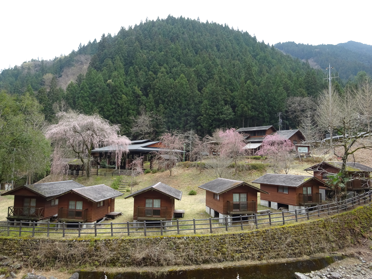 バンガロー村古里とみやま
