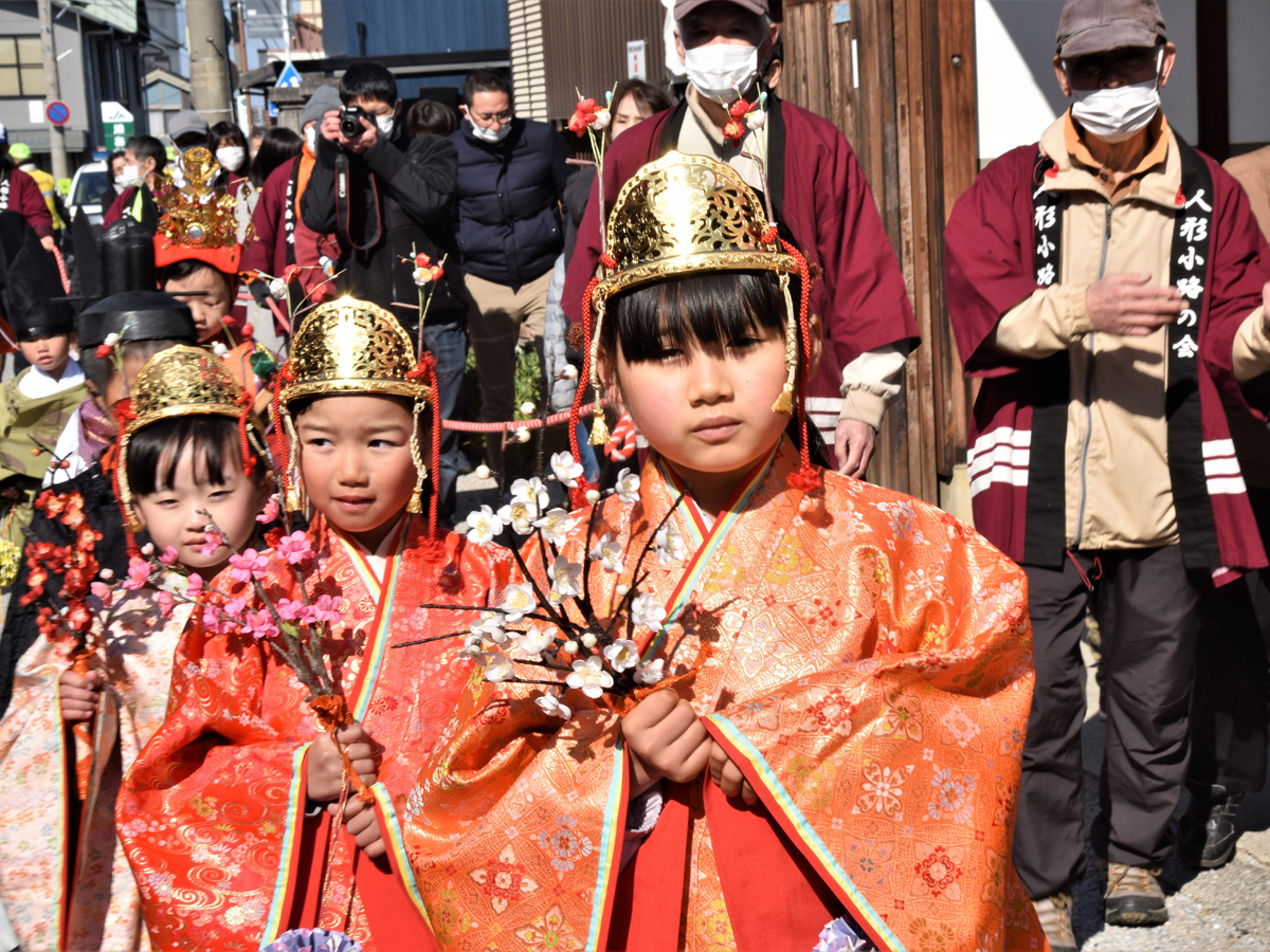 Hina Tour Through Ningyo Komichi Alley