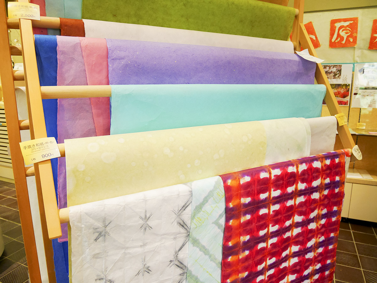 Obara Paper Art Museum (Washi-no-Furusato) Colorful varieties of washi on sale