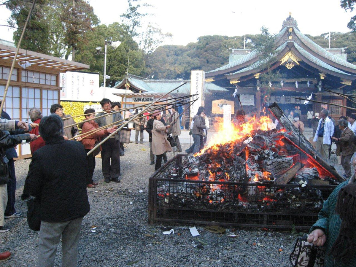 どんど焼き(真清田神社)