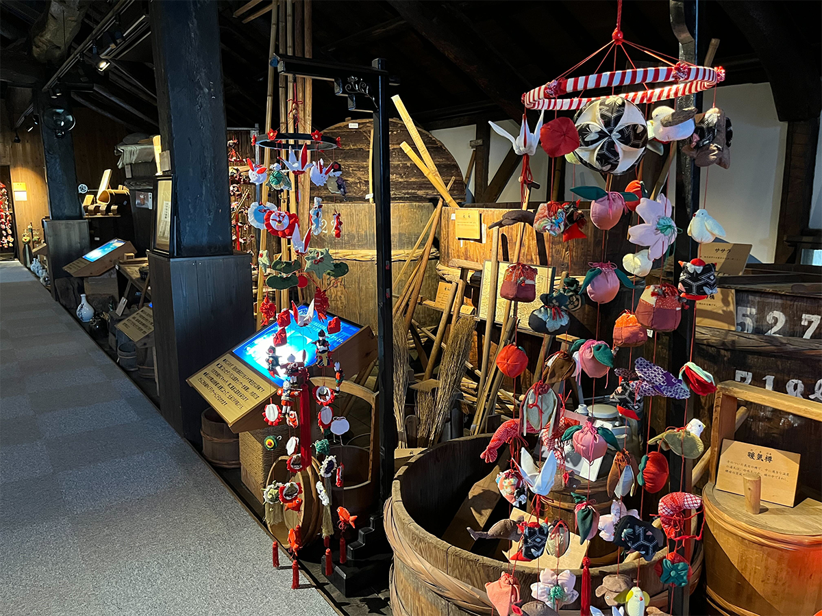 酒蔵の吊るし雛