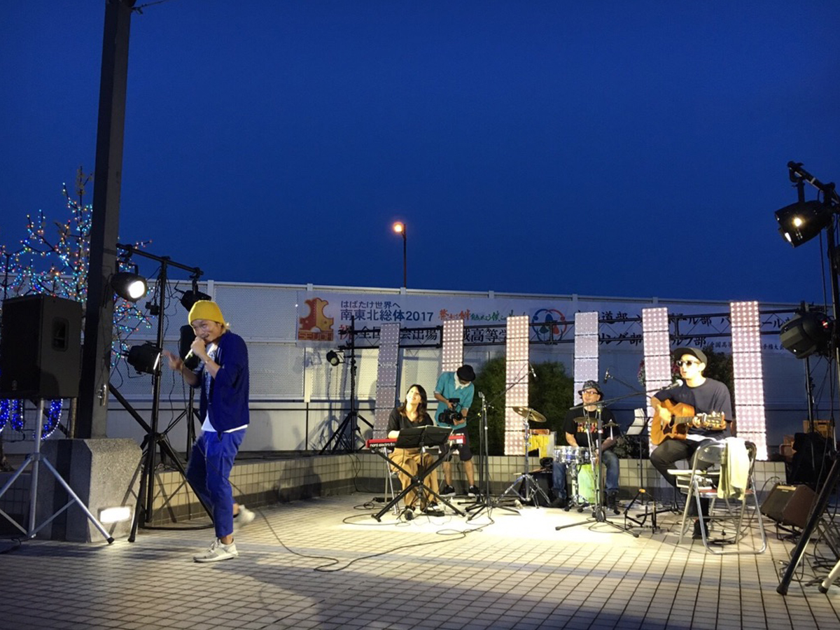 04_駅前夜カフェ