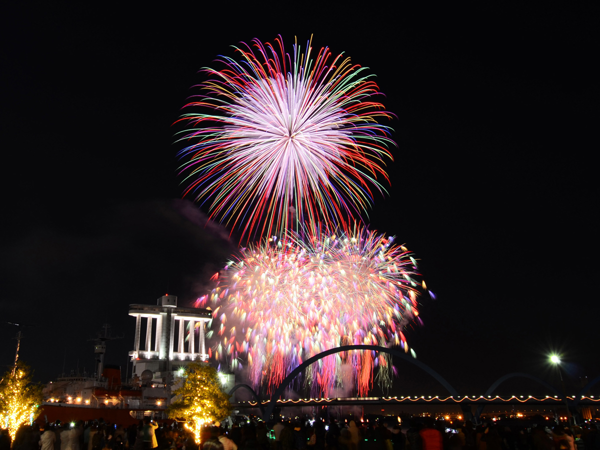 ISOGAI Theatrical Fireworks in Nagoya - Beautiful Fireworks for the Children, Heirs of the Next Generation