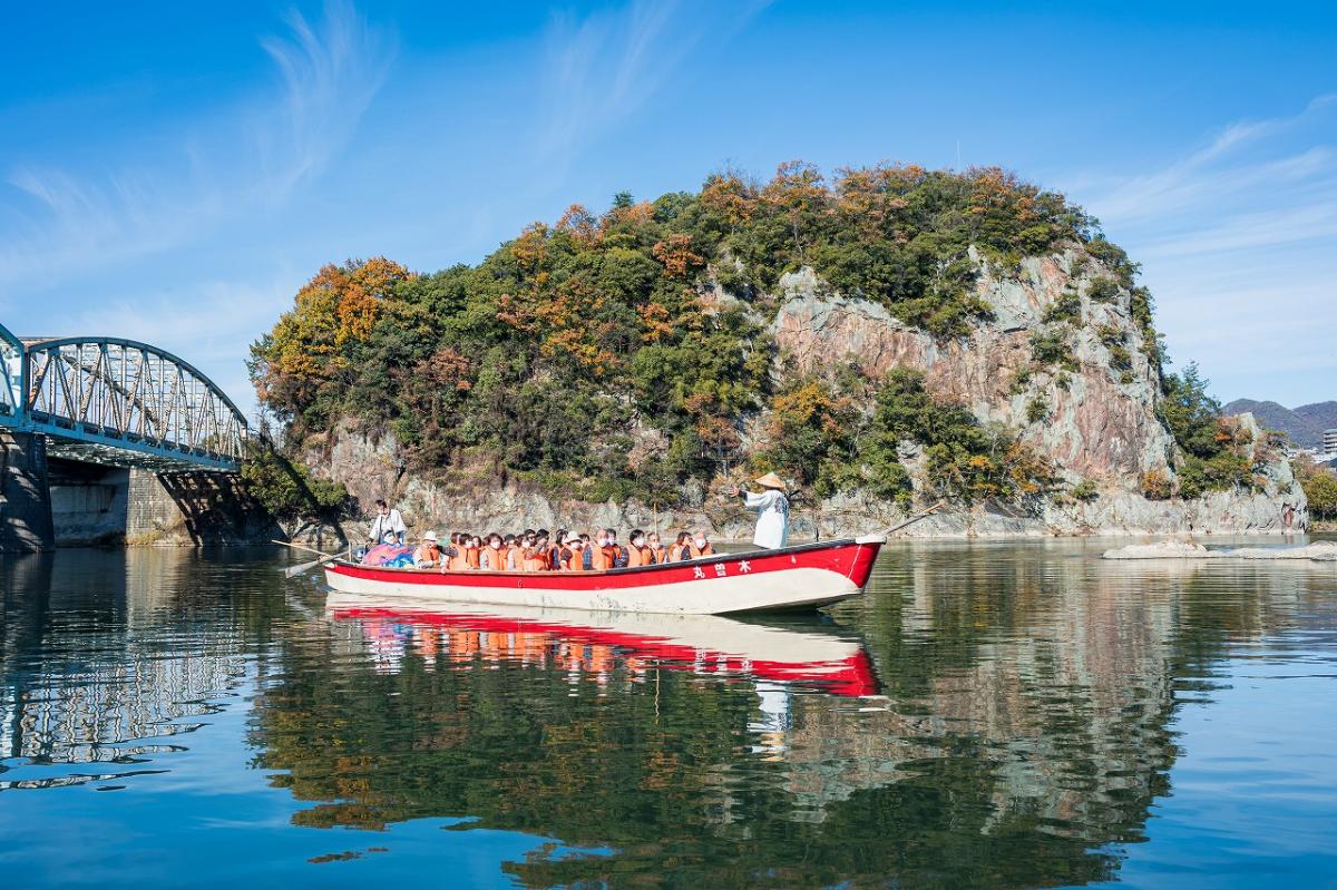 Momotaro Autumn Leaves Boat Tour