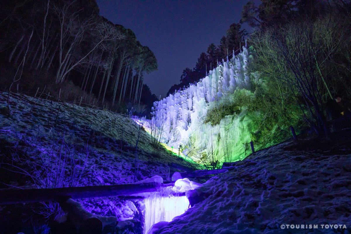 涌水广场的冰瀑