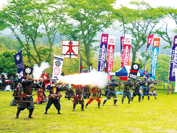 The battle festivals and memorials attract huge crowds and make for great photo opportunities.