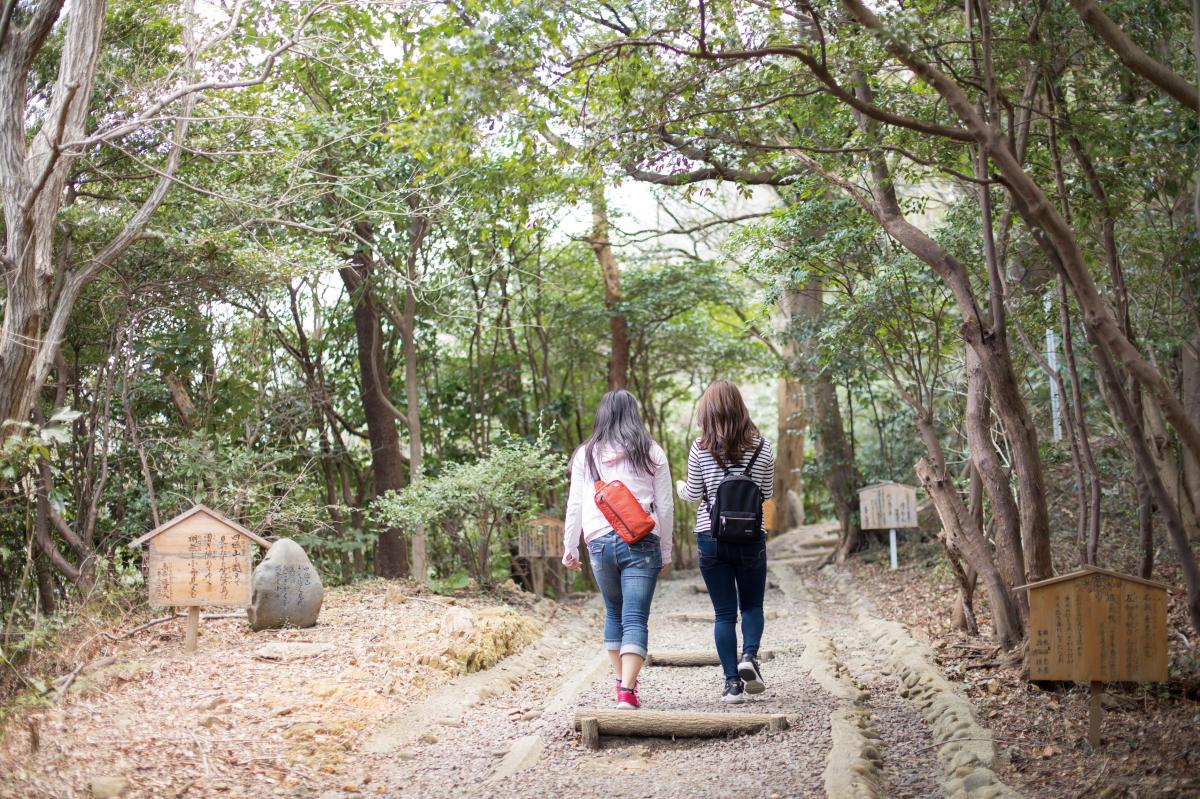 ＜蒲郡市＞西浦温泉の万葉の小径