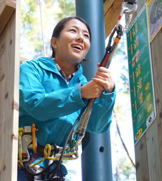 木から木へ飛び移る森の忍者になろう!「フォレストアドベンチャー・新城」