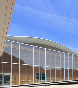 雄大な自然の中の近代的憩いの場。「道の駅したら」オープン!